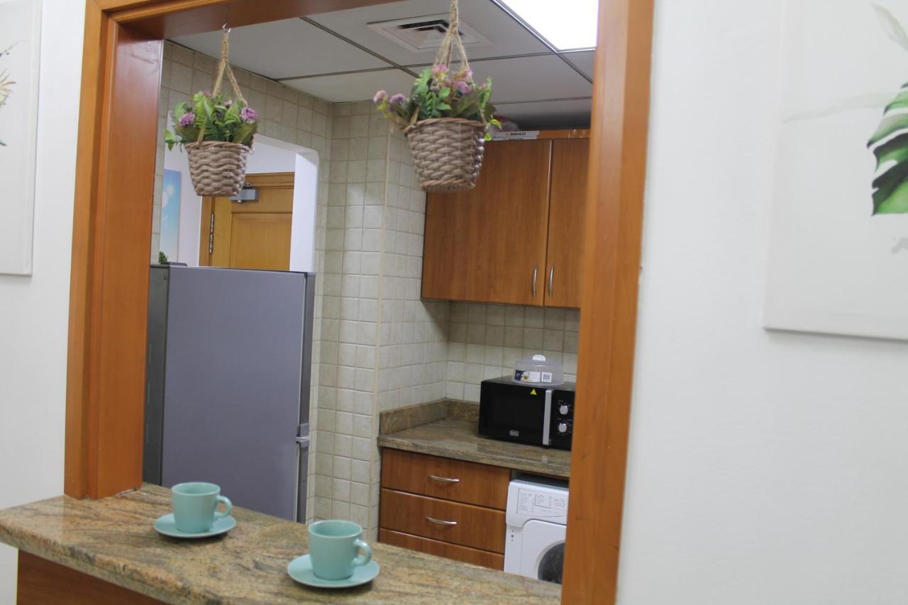 Newly Furnished One Bedroom Apartment Next To Metro & Beach In Marina Residence ดูไบ ภายนอก รูปภาพ