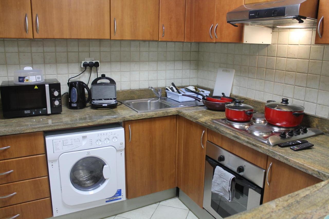 Newly Furnished One Bedroom Apartment Next To Metro & Beach In Marina Residence ดูไบ ภายนอก รูปภาพ